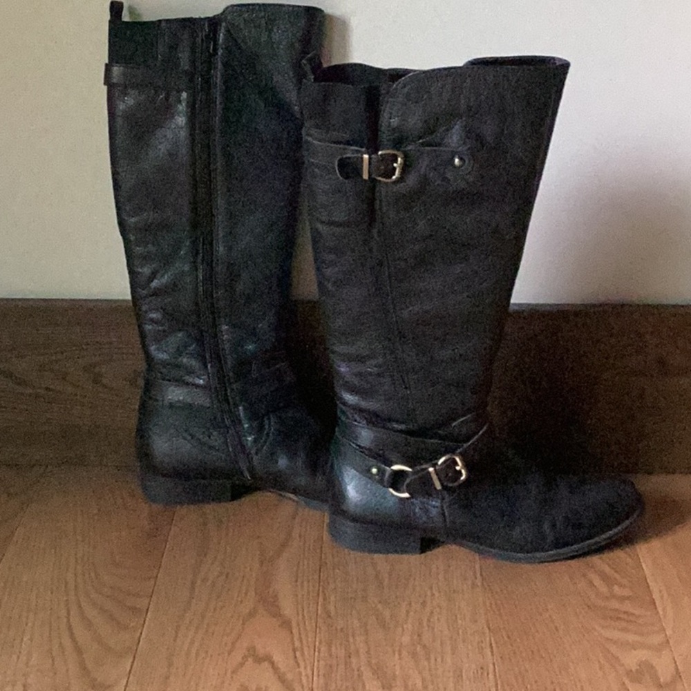 Black boots